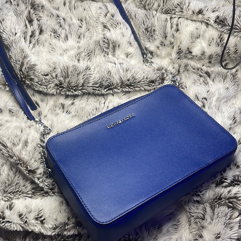 Jet Set Large Saffiano Leather Crossbody Bags (Three color)